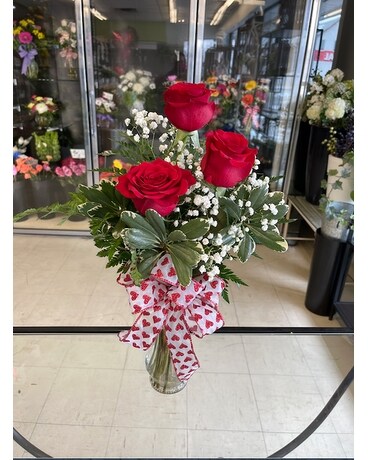 3 Red Roses in a vase Flower Arrangement