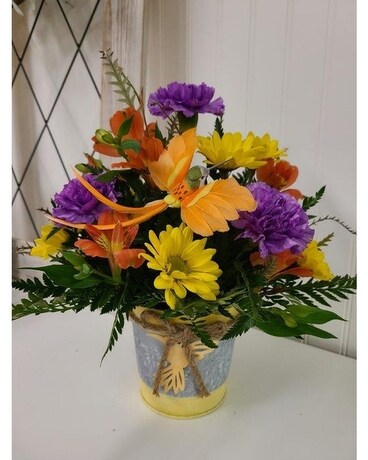 Sweet Hummingbird Yellow Flower Arrangement