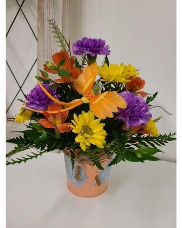 Sweet Hummingbird Peach Flower Arrangement