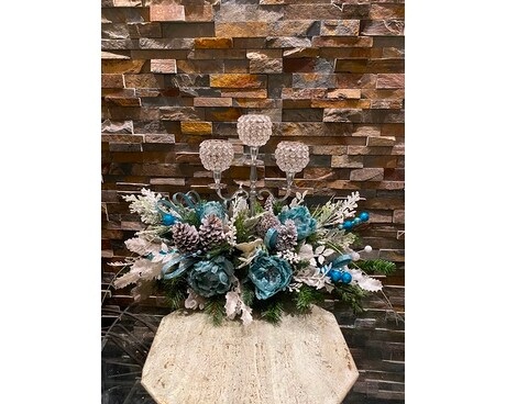 Centerpiece with candelabra Gifts