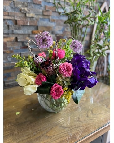 bright and beautiful Flower Arrangement