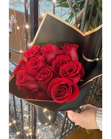 Classic Dozen Wrap Flower Arrangement