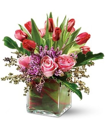 Teleflora's Sweetheart Kiss Flower Arrangement