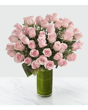 Delighted Luxury Rose Bouquet Flower Arrangement