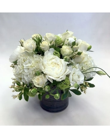 Simple & Pure Flower Arrangement