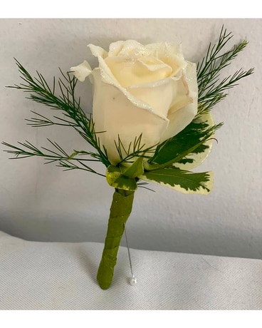 White Simplicity Boutonniere Corsage