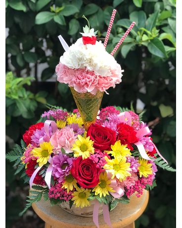 Sherwood S Cupcake Birthday Centerpiece In Spring Hill Fl Sherwood S Cupcake Birthday Centerpiece Flower Arrangement