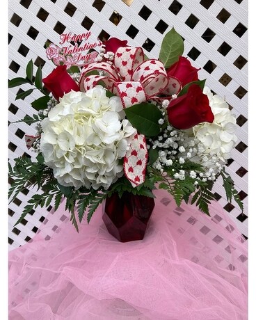 Roses & Hydrangea Flower Arrangement