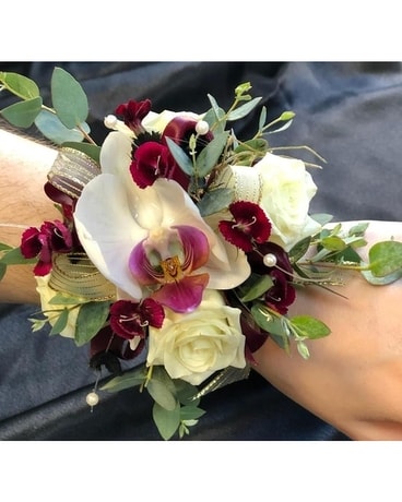 #118 Deluxe Orchid and Rose Wrist corsage Flower Arrangement