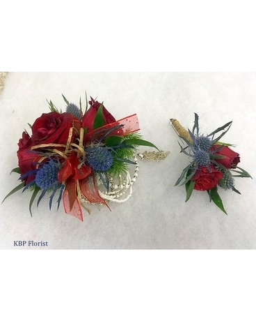 #119  Set Red roses and Blue thistle Flower Arrangement