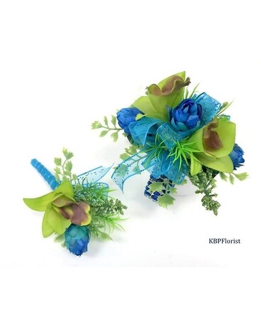 #126 set Citrus Green and Blue Flower Arrangement