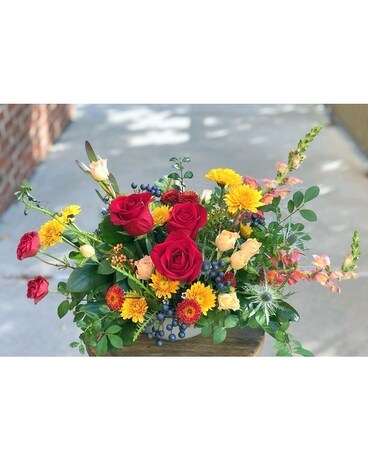 Beauty Rose Garden Flower Arrangement