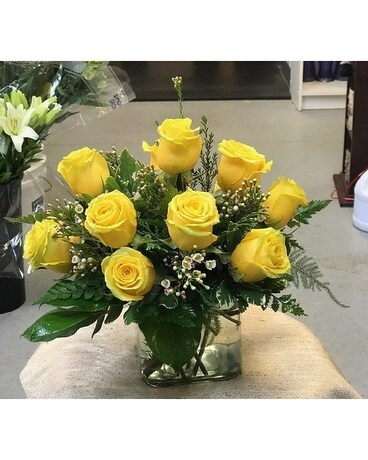 Modern Dozen Yellow Roses- Flower Arrangement