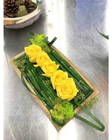 Modern yellow roses Flower Arrangement