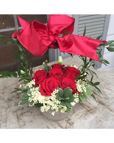 A Pocket Full of Red Posies Flower Arrangement