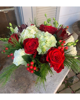 A Holiday Classic Flower Arrangement