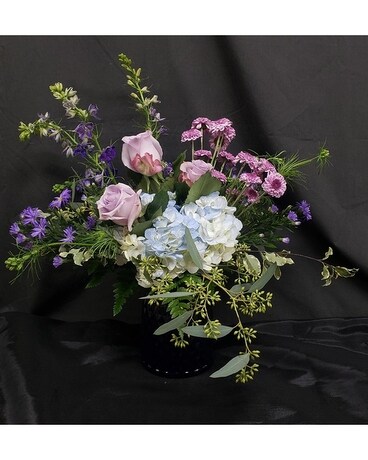 M & W's Tranquil Thoughts Flower Arrangement