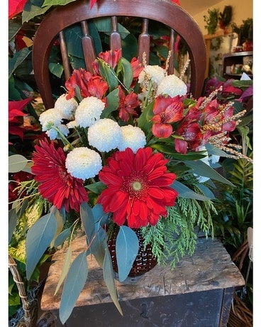 Holiday Spirit Flower Arrangement
