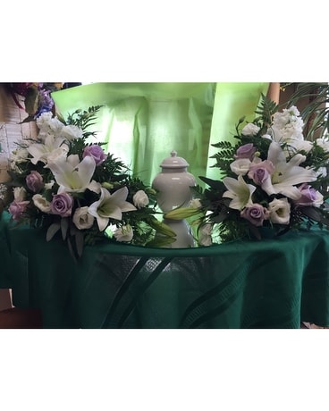 simple thoughts Sympathy Arrangement