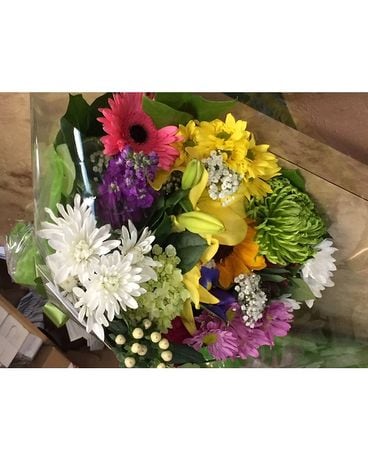 The bigger bouquet 💐 Flower Arrangement