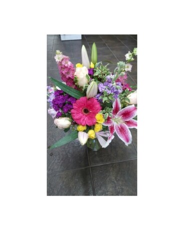 Fresh Seasonal Mixed Floral bouquet