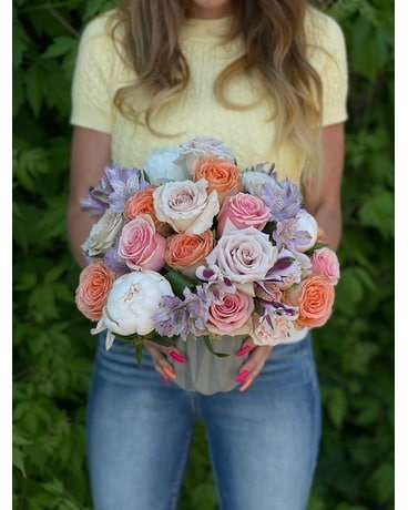 Melody of roses Flower Arrangement
