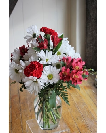 Traditional Valentine's Day Mix Flower Arrangement