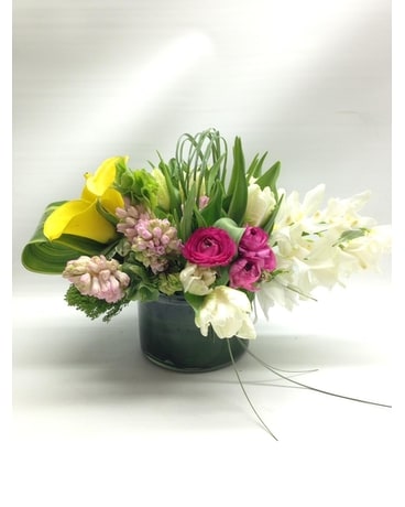FRESH BLOOMS (F-0692) Flower Arrangement