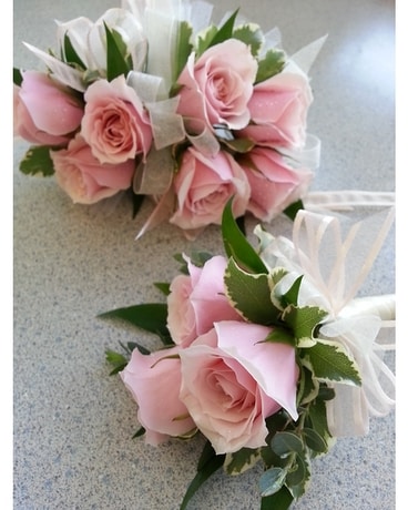 Pink Corsage w/bout Flower Arrangement