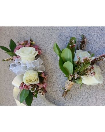 Corsage and boutonniere Boutonniere