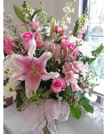 Pinks in the springtime Flower Arrangement