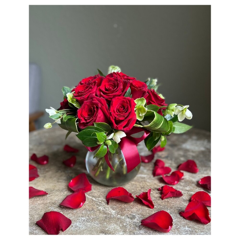 Modern Dozen Red Roses in Kirkland WA - Fena Flowers, Inc.