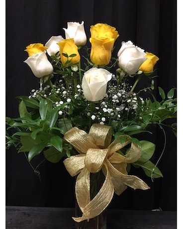 Yellow and white roses Flower Arrangement