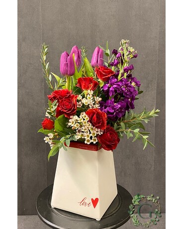 Love your Kisses Flower Arrangement