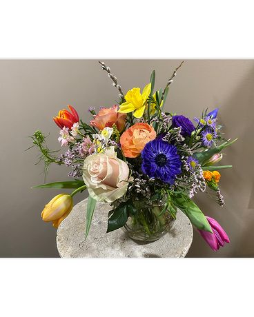 Seasonal Designers Choice Standard Flower Arrangement