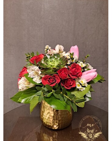 HOPELESS ROMANTIC Flower Arrangement