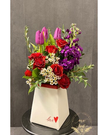 Love your Kisses Flower Arrangement