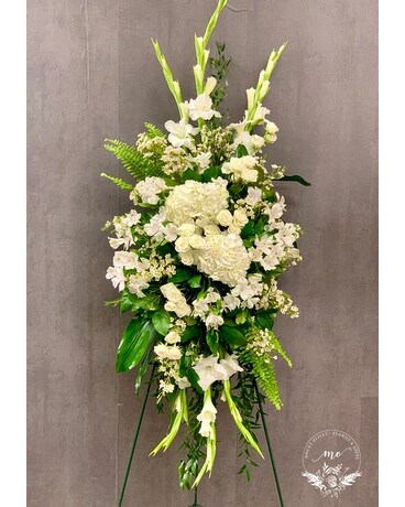 PURITY EASEL SPRAY Wreath