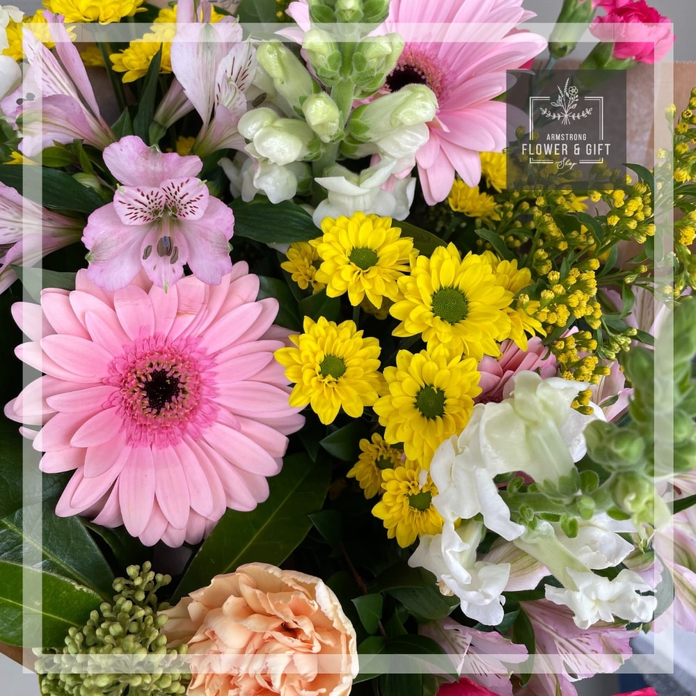 Happiness Carried by Blue Flowers.*シーグラス Beautiful in Blue pour Sherbrooke QC - Charlynda Fleuriste