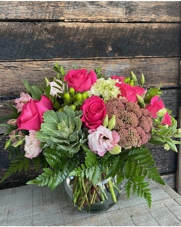 Rosy Flower Arrangement