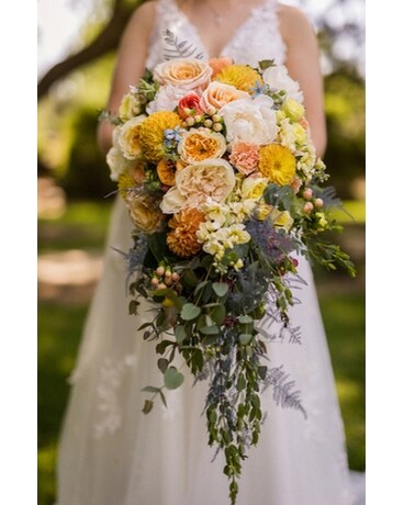 Country Elegance Wedding Arrangement