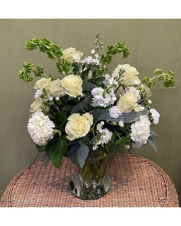 Tranquility in white Sympathy Arrangement