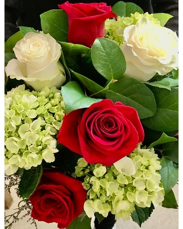 Roses & Hydrangea Flower Arrangement