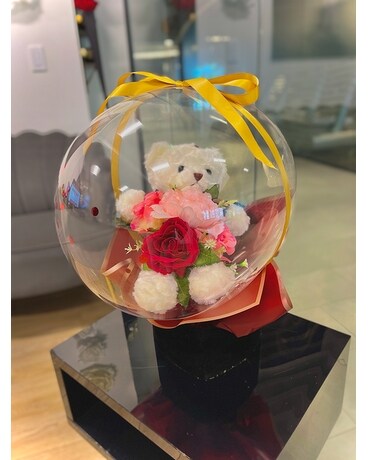In love Bubble Balloon Gift Basket