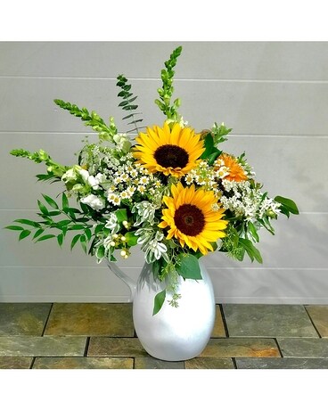 Country Marguerite Flower Arrangement