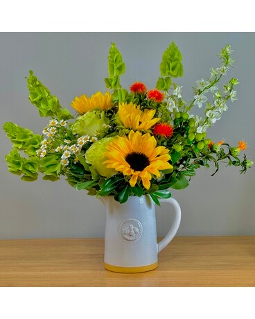 Country Marguerite Flower Arrangement