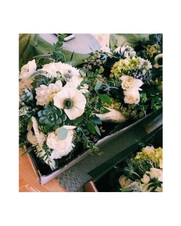 Hollywood Weddings Flower Arrangement