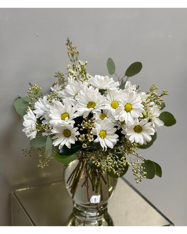 Delightful Daisy Flower Arrangement
