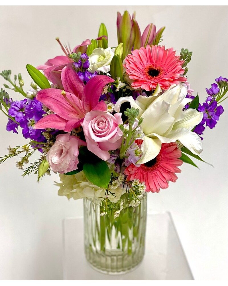 Lavish Flowers Delivery Aberdeen MD - Dee's Flowers & Gifts