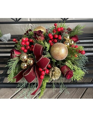 Holiday Spirit Flower Arrangement
